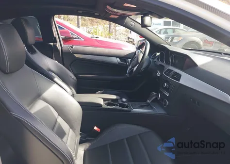 2012 Mercedes-Benz C 250 из США, поврежденный, VIN WDDGJ4HB5CF891872